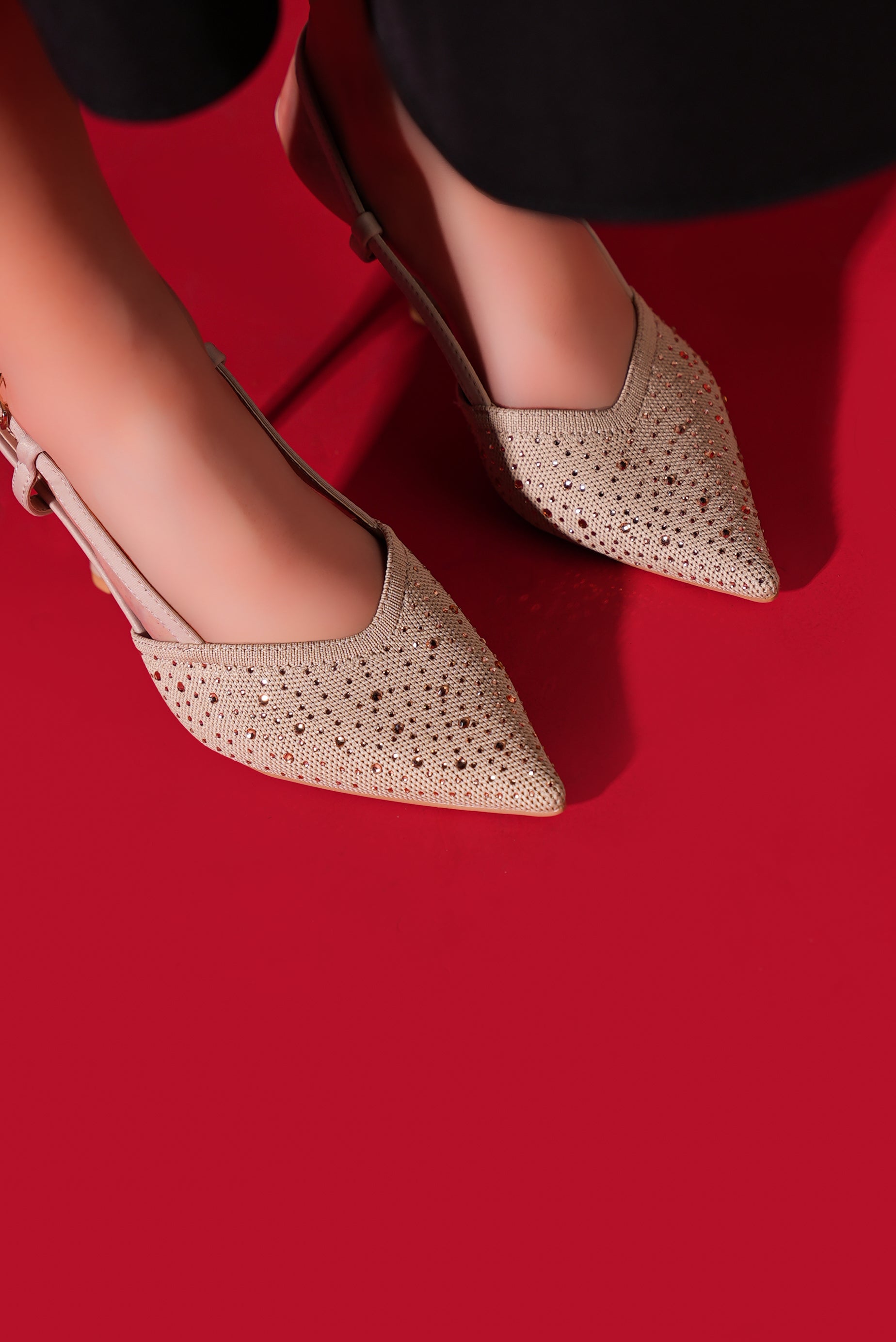 Escarpins à talons élégantes avec bride arrière et strass