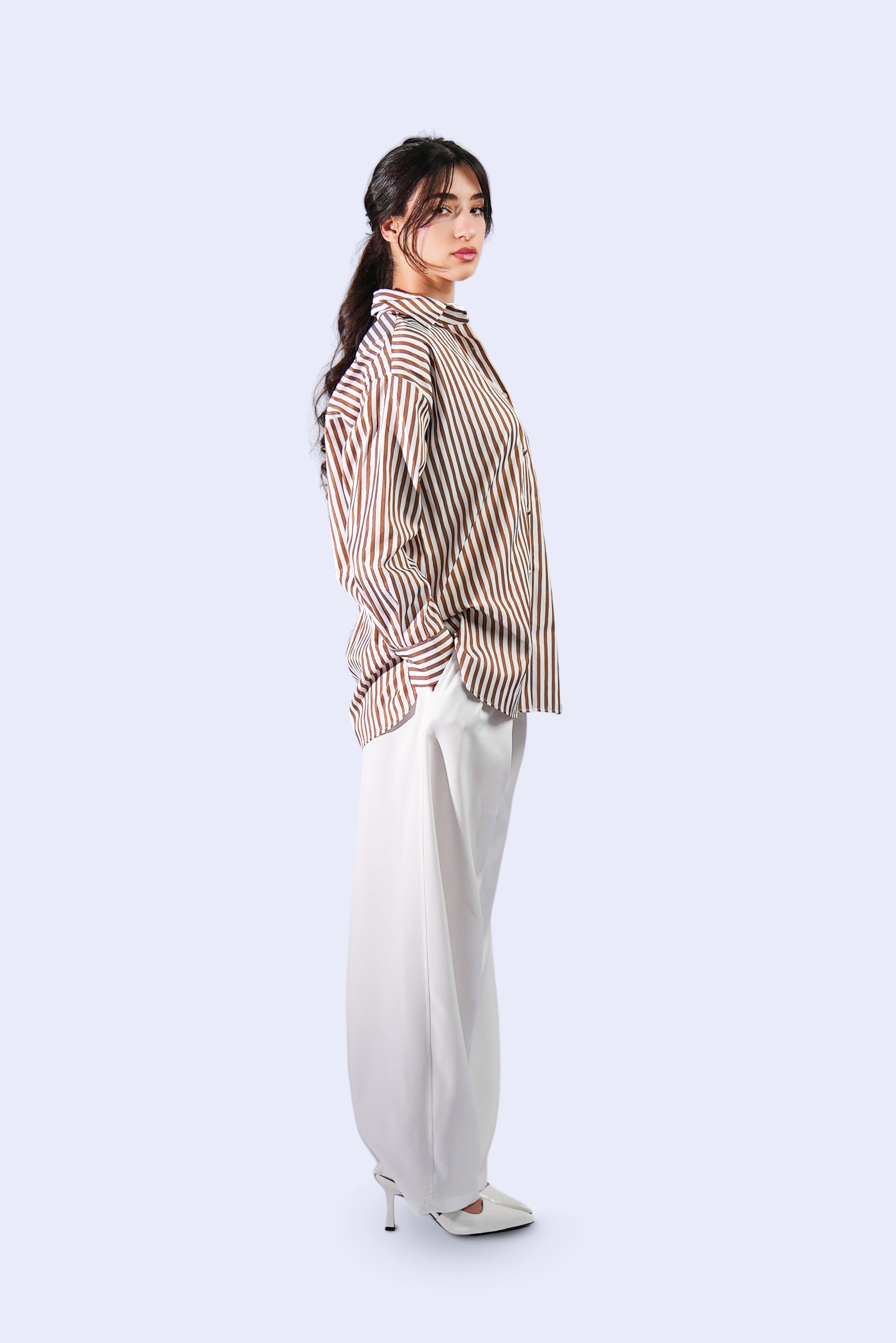 Chemise à rayures marron et blanches