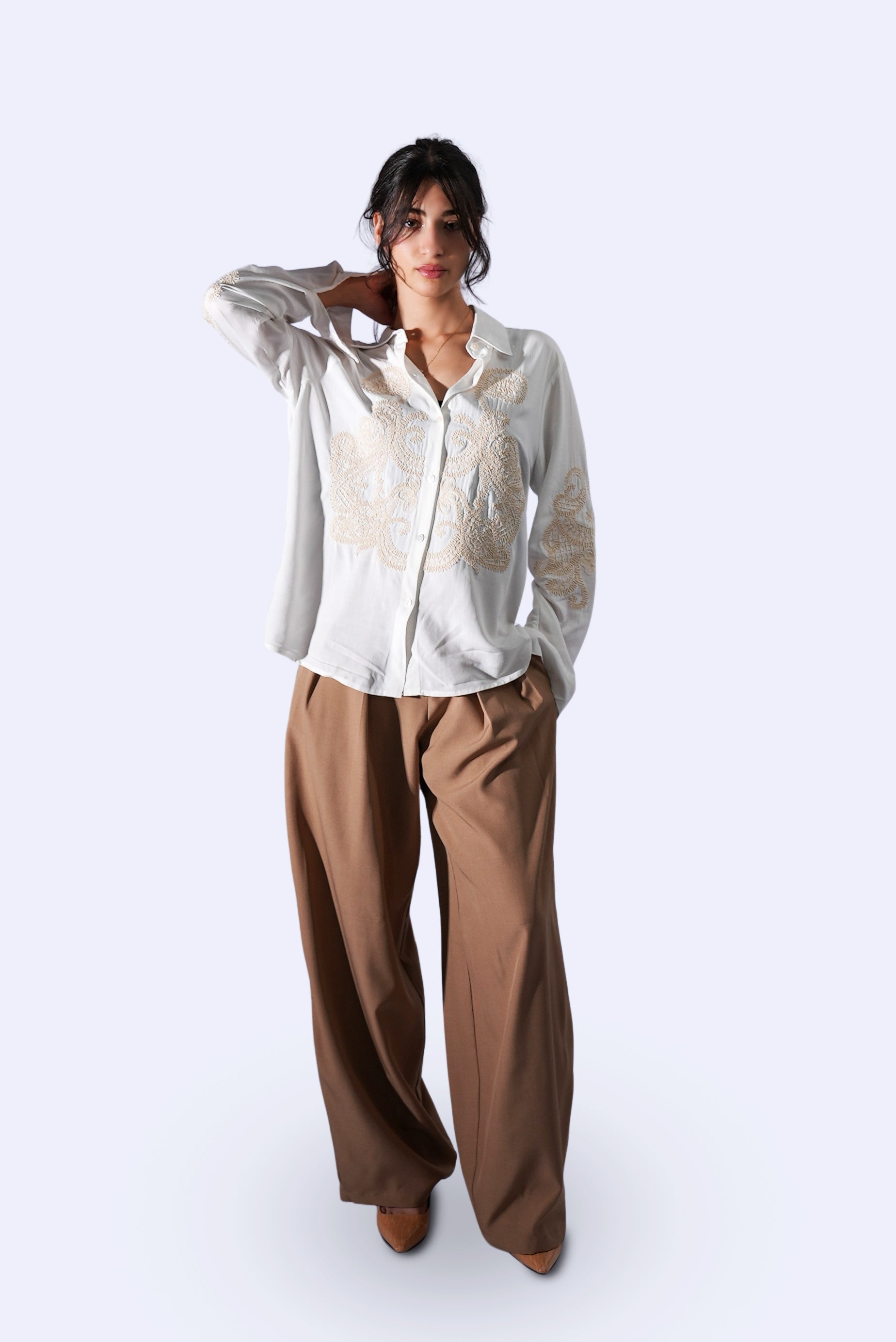 Chemise blanche brodée