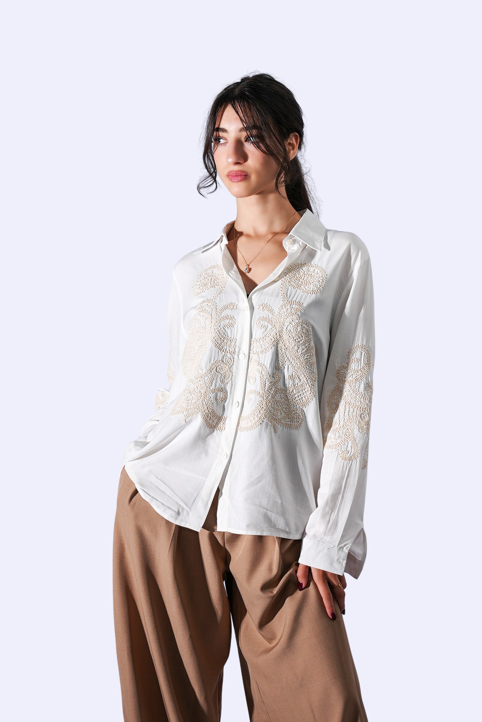Chemise blanche brodée