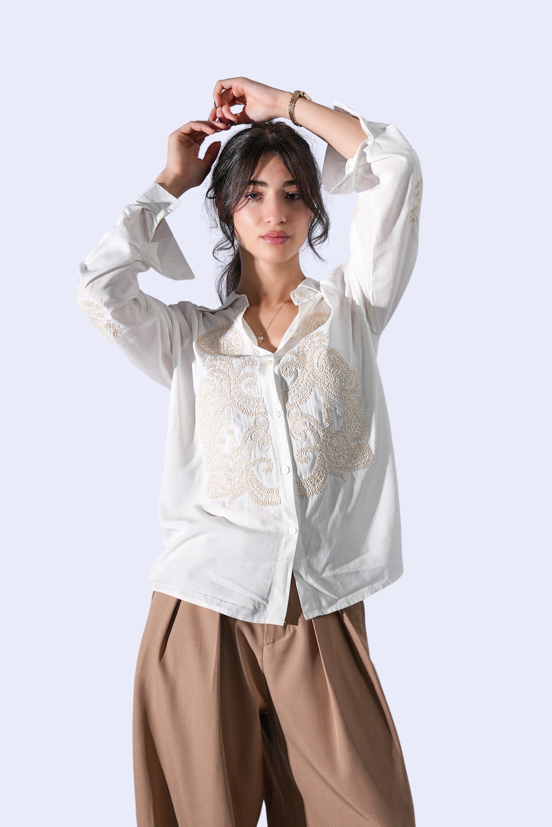Chemise blanche brodée
