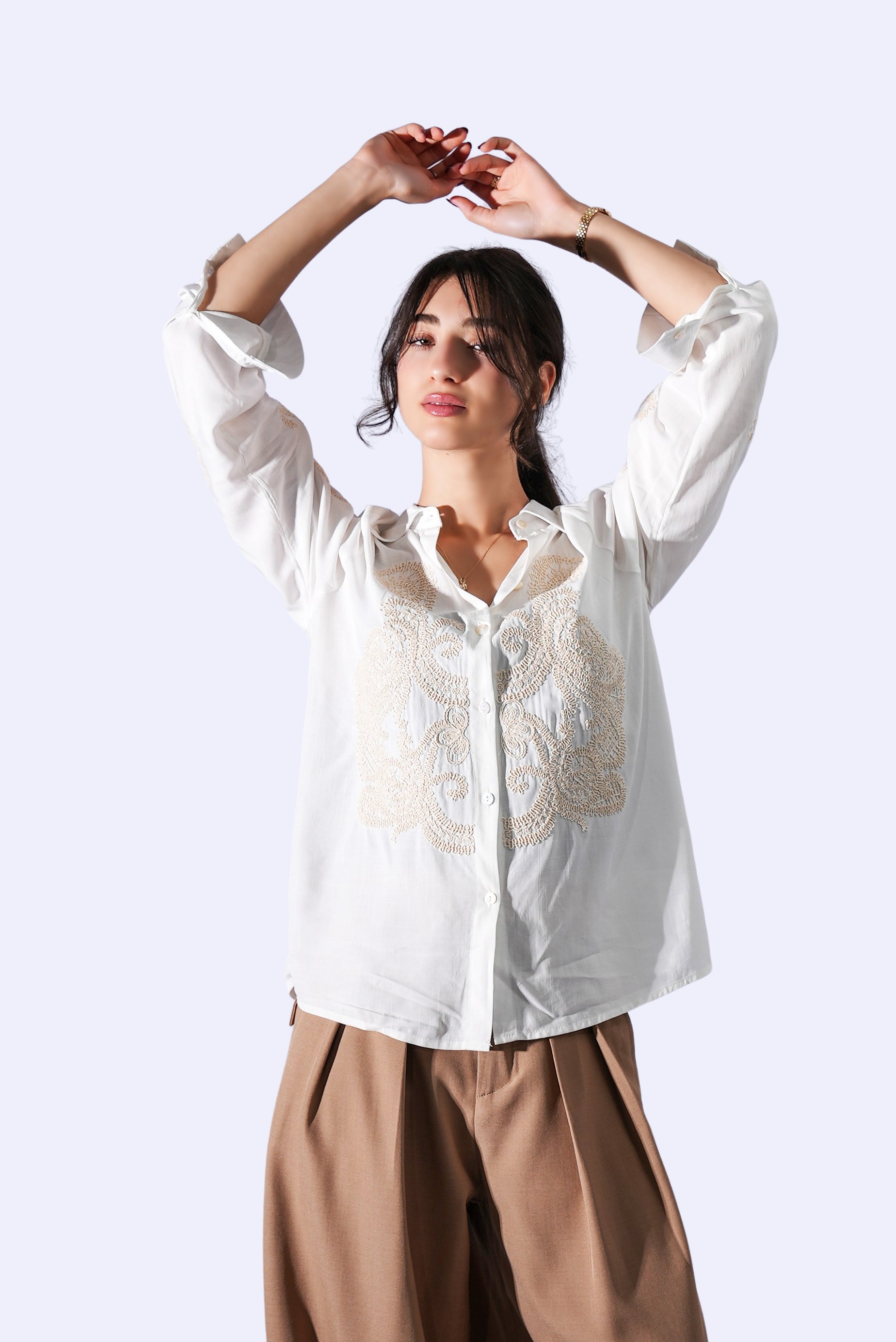 Chemise blanche brodée