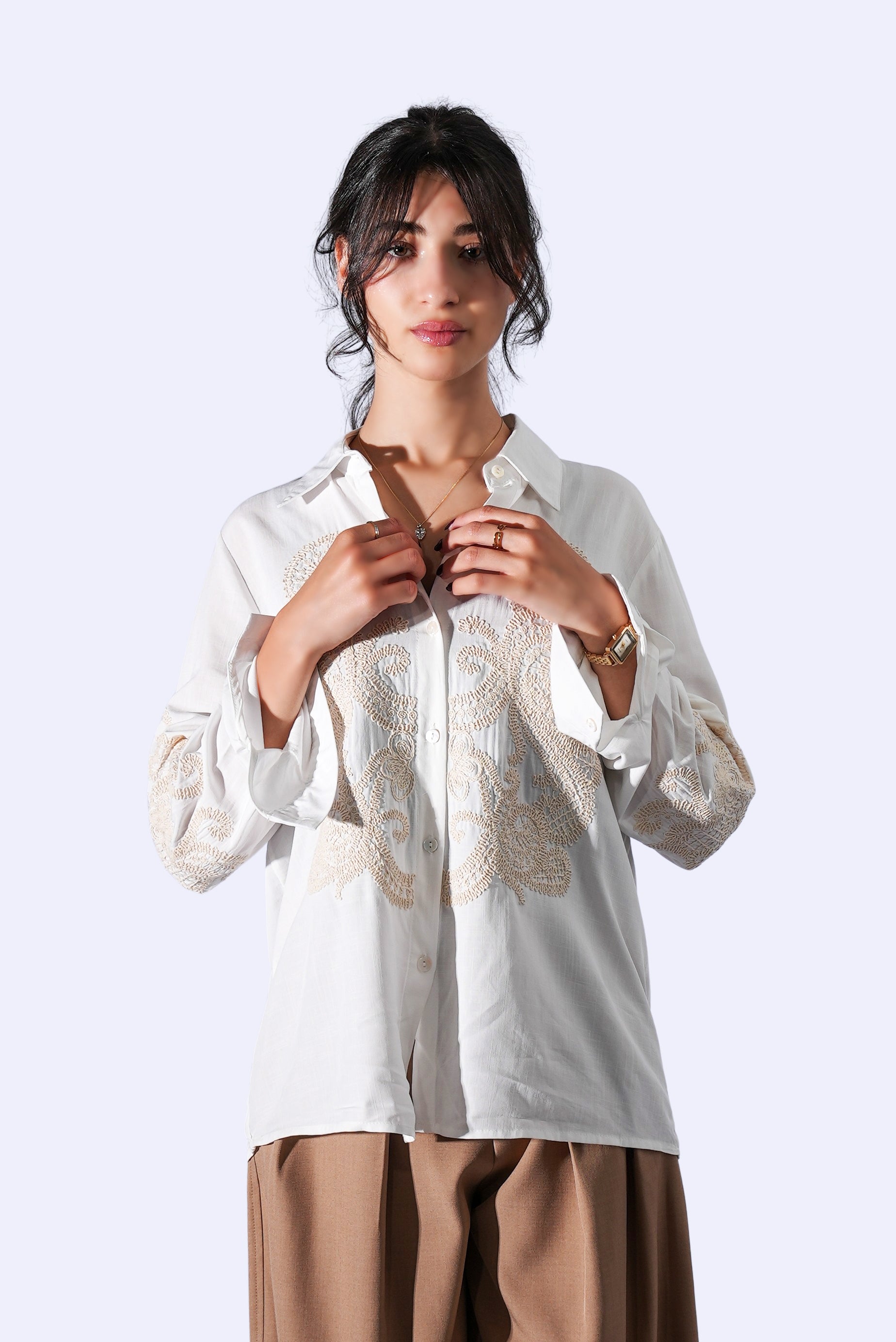 Chemise blanche brodée