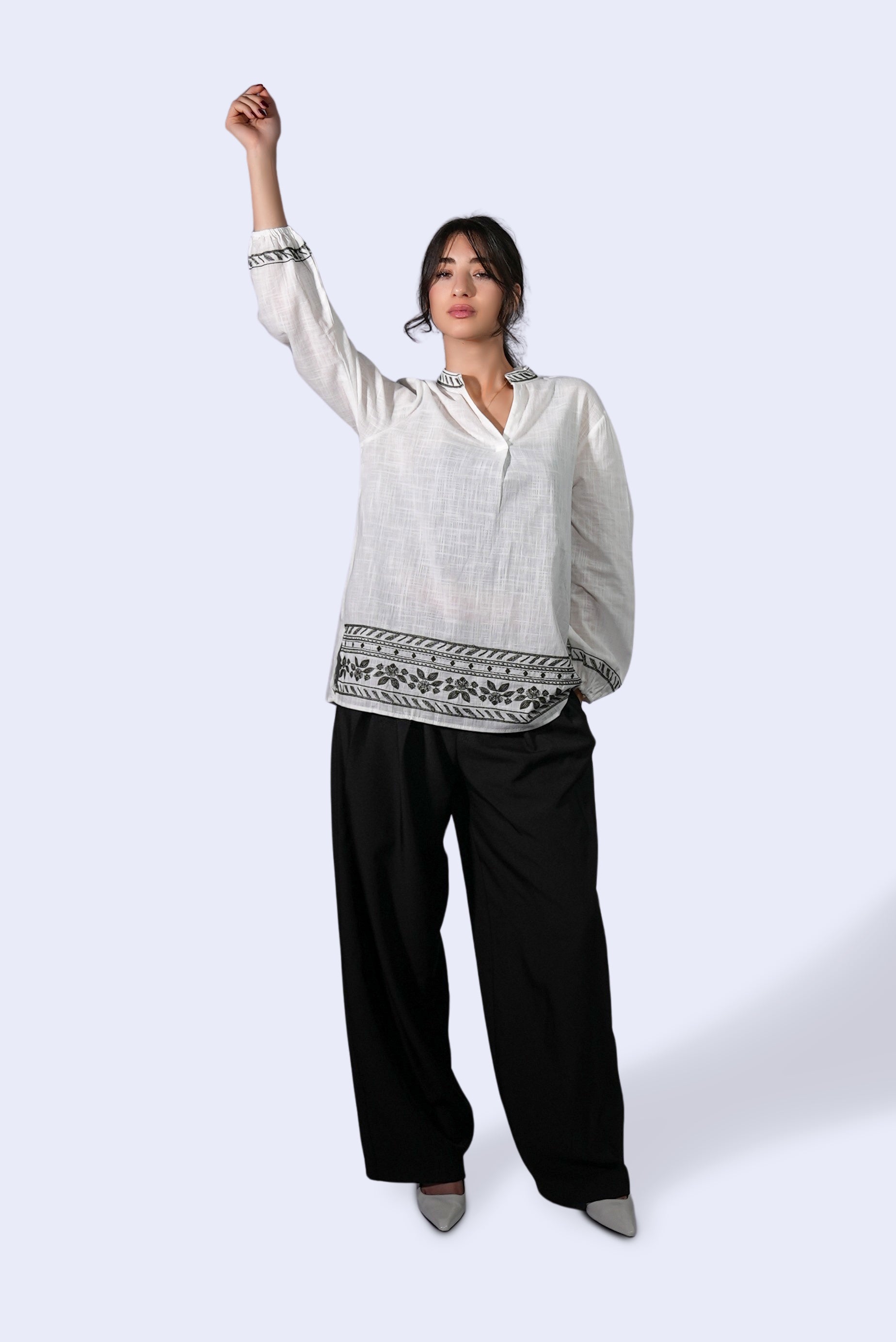 Blouse blanche brodée