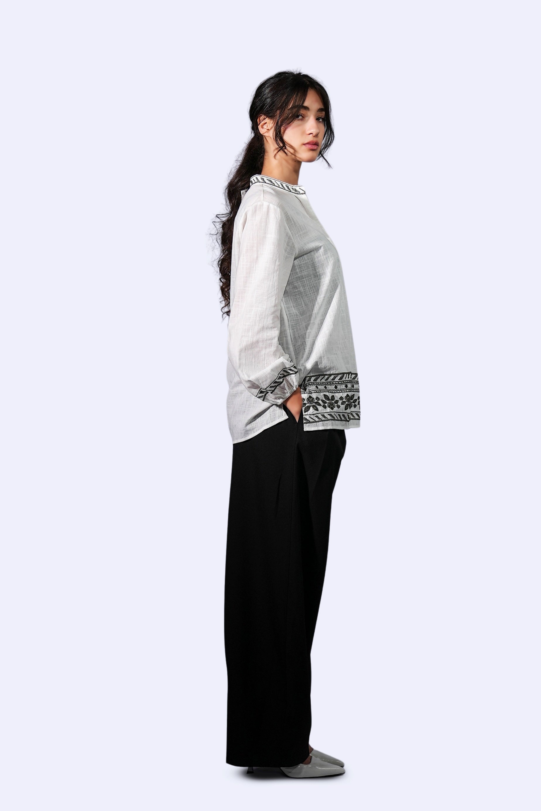 Blouse blanche brodée