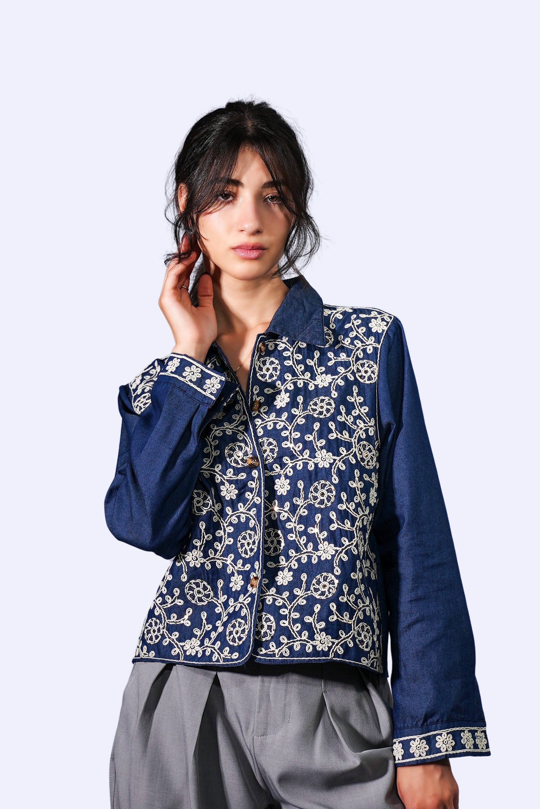 chemise brodée bleue