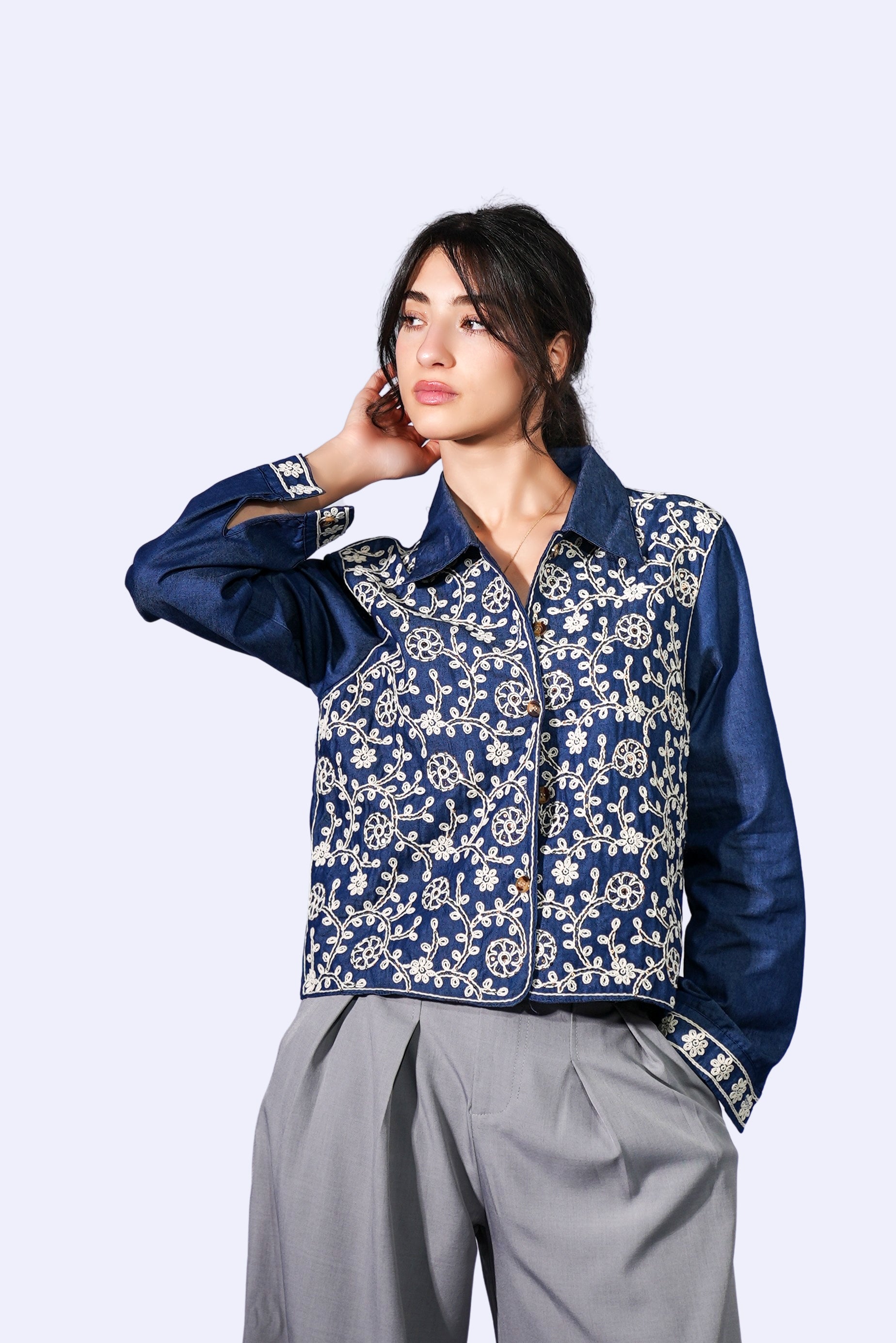 chemise brodée bleue
