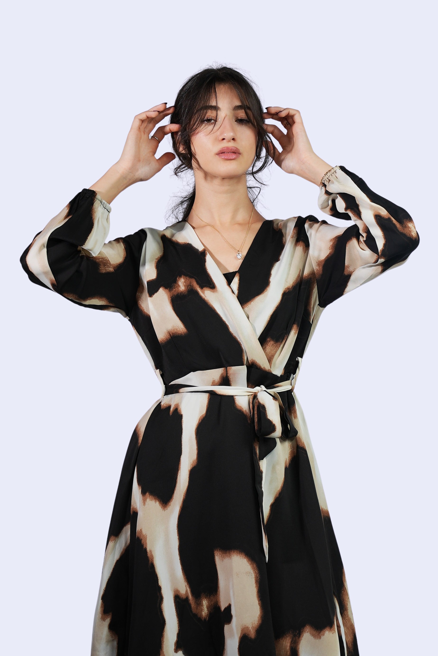 Robe imprimé tie-dye noir et beige