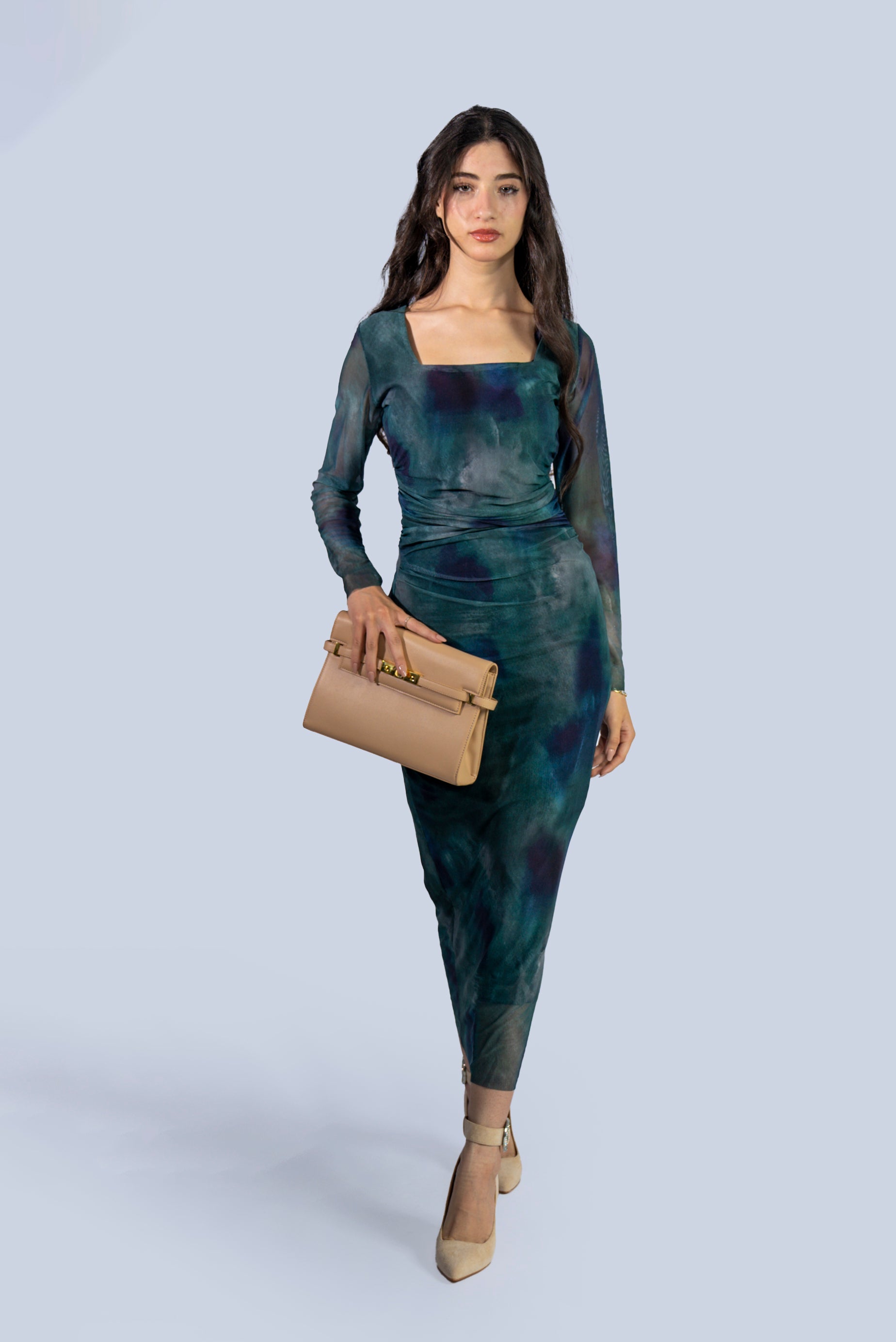 Robe mi-longue à col carré