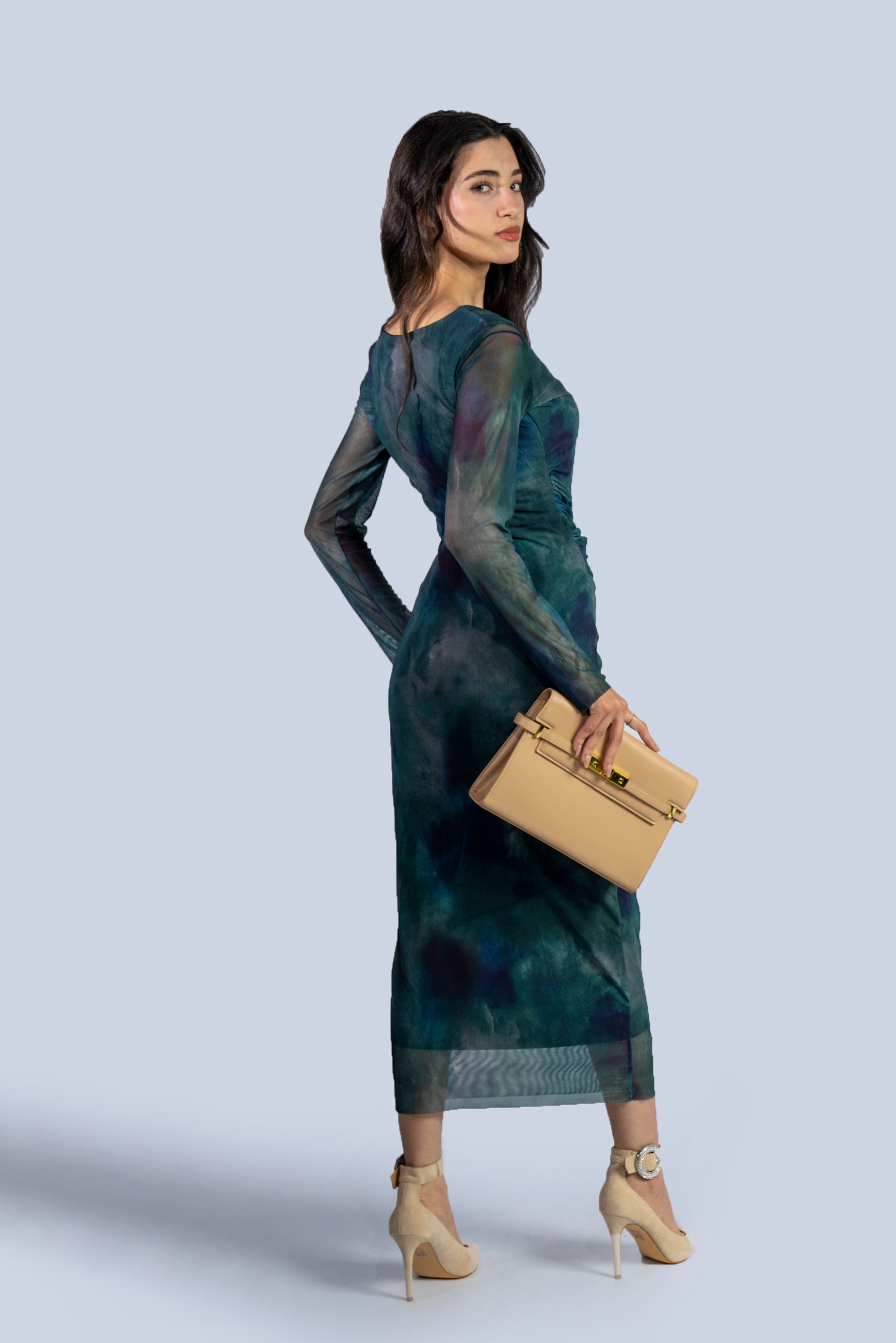 Robe mi-longue à col carré