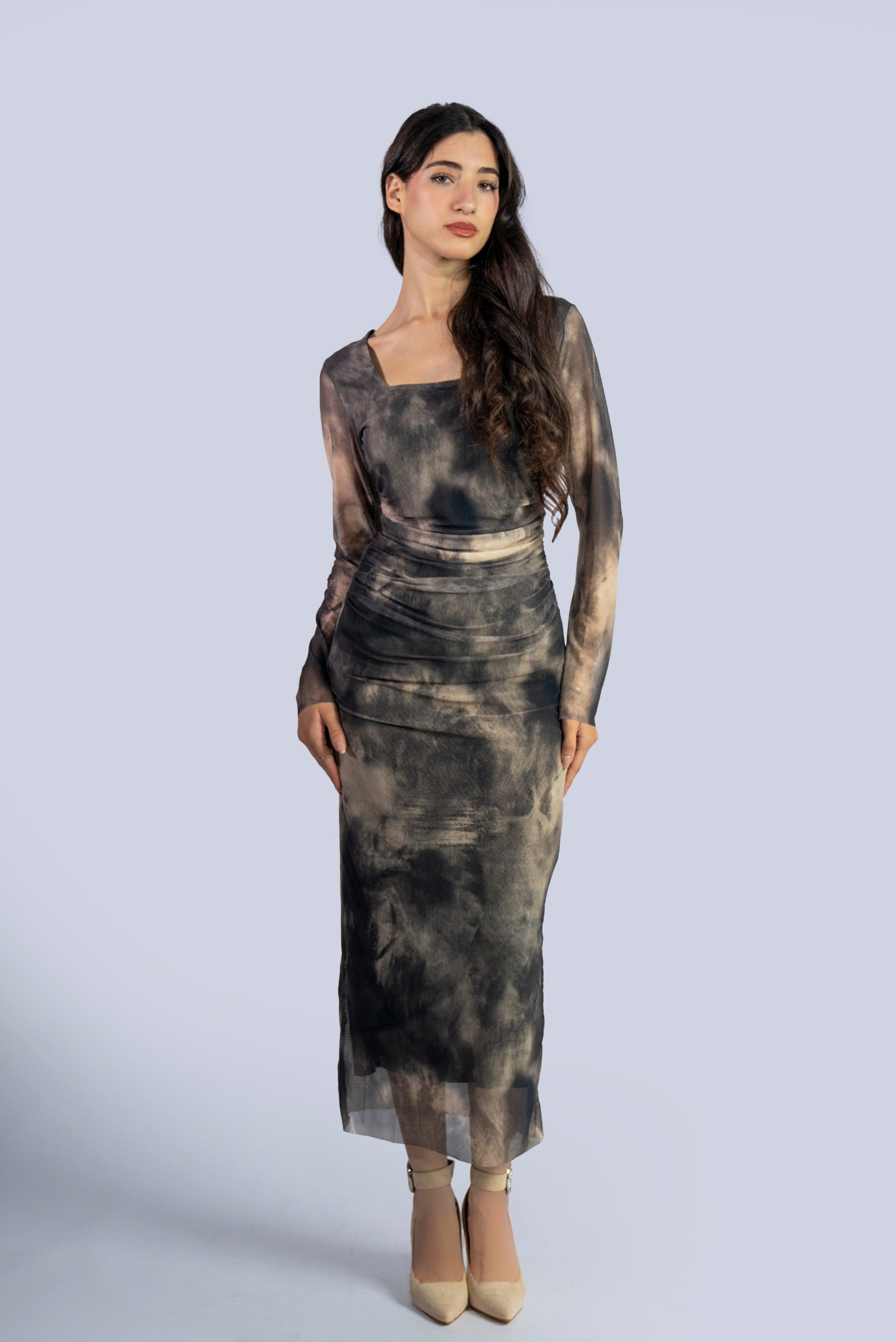 Robe mi-longue à col carré