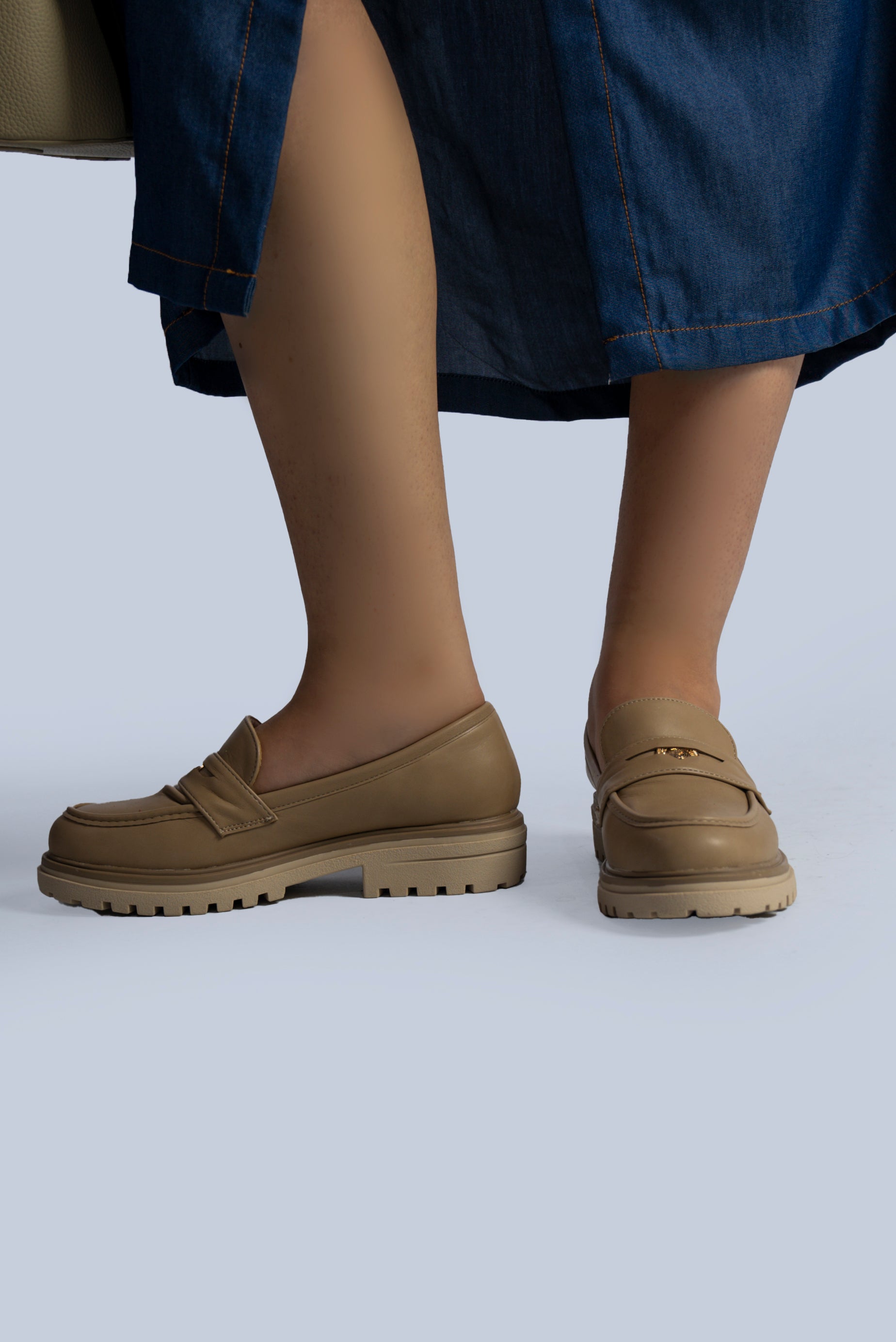 mocassin avec détail métallique doré