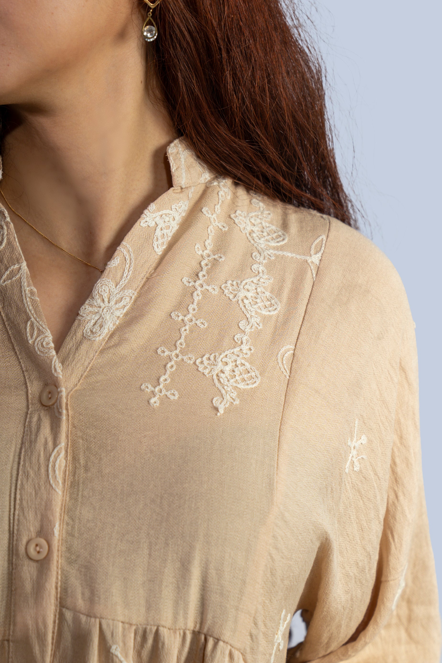 Robe longue avec broderie florale