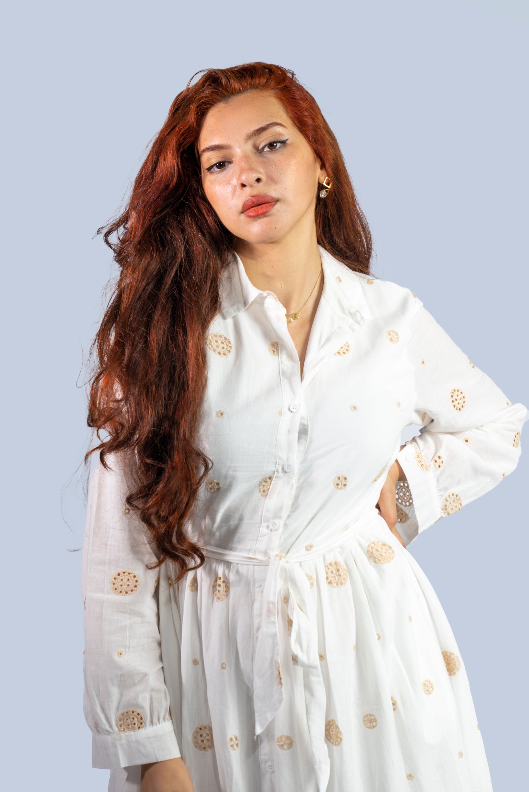 Robe blanche boutonnée