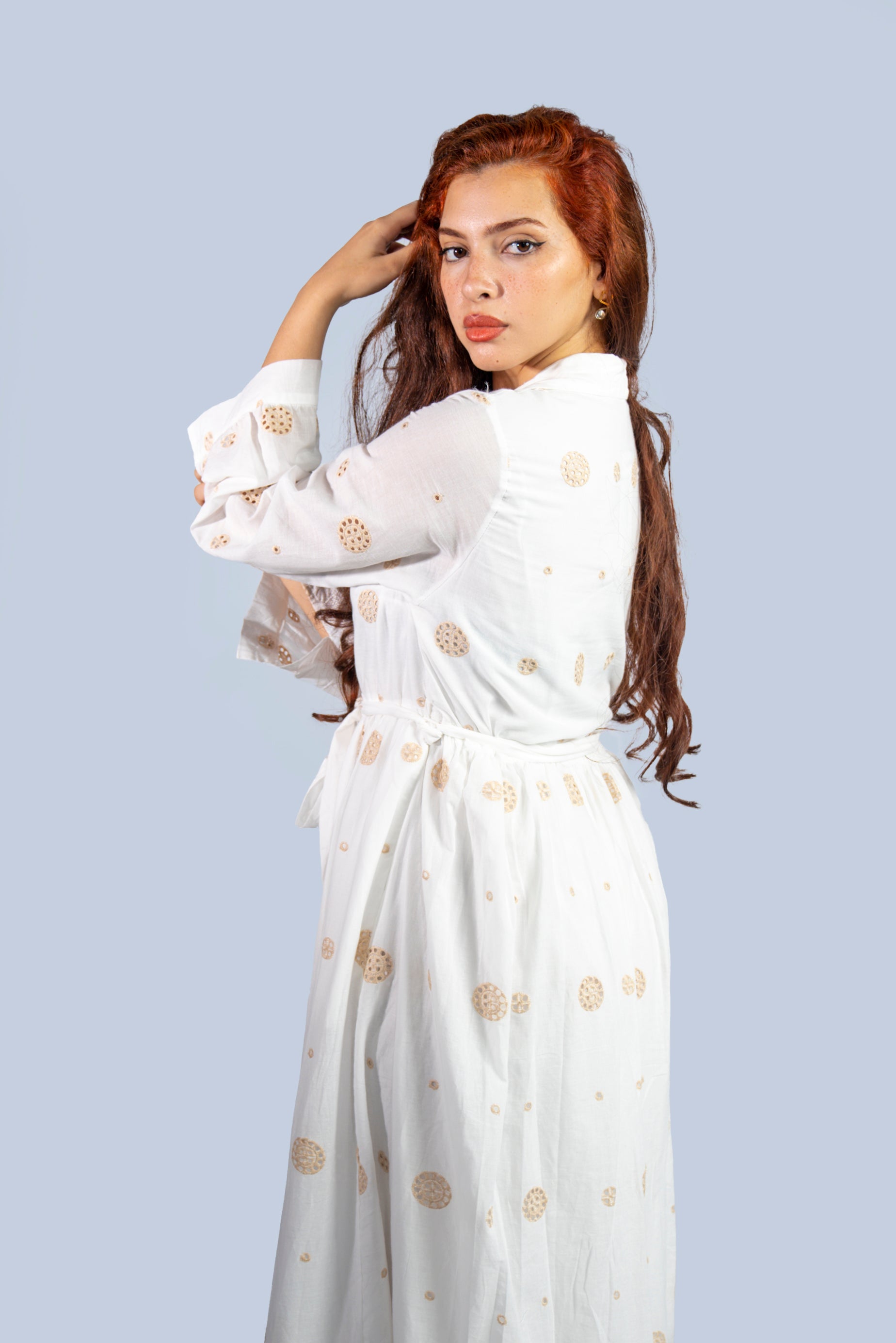 Robe blanche boutonnée