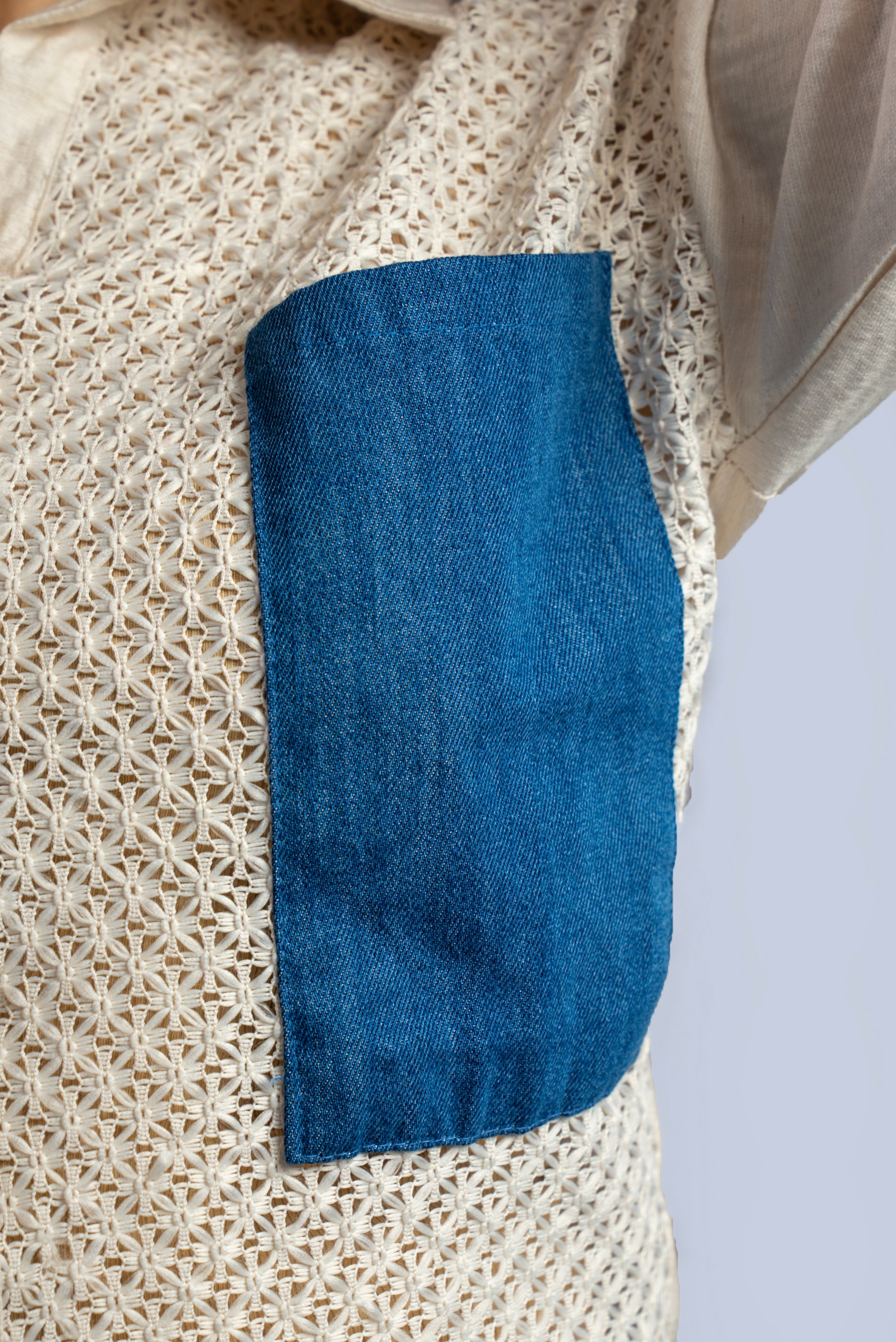 Chemise crème à poches  bleu marine