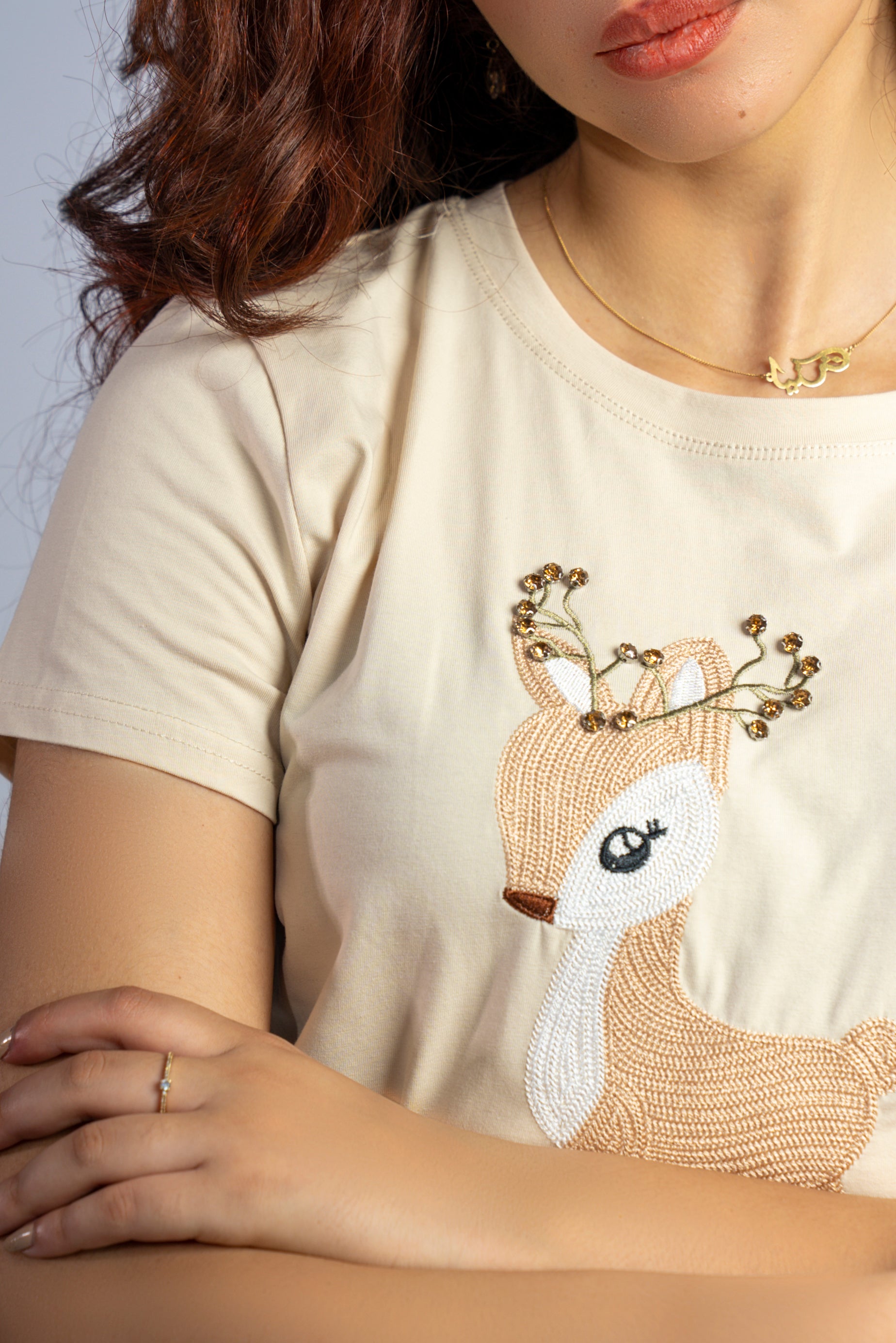 T-shirt avec faon brodé et perles