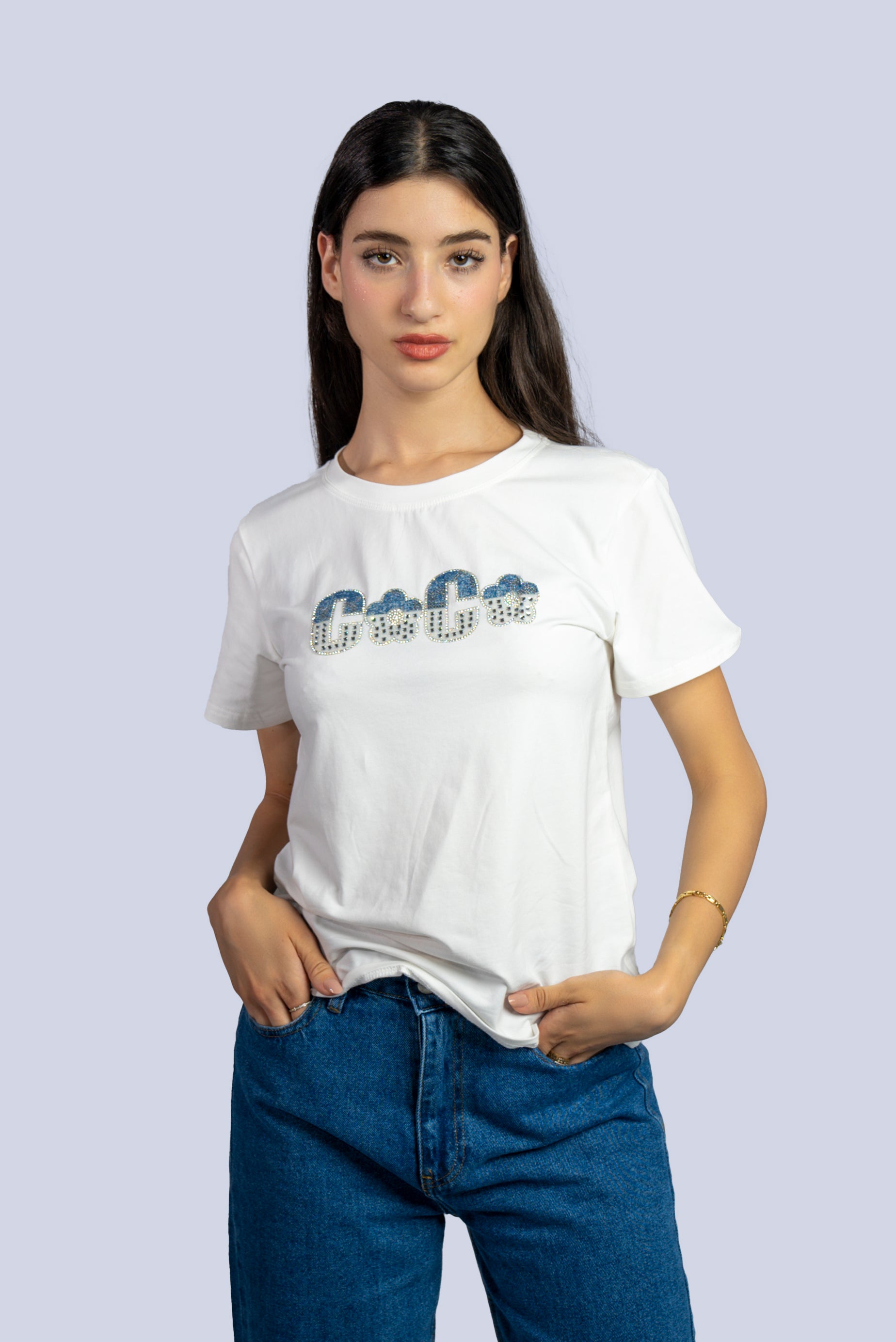 T-shirt noir en strass bleus