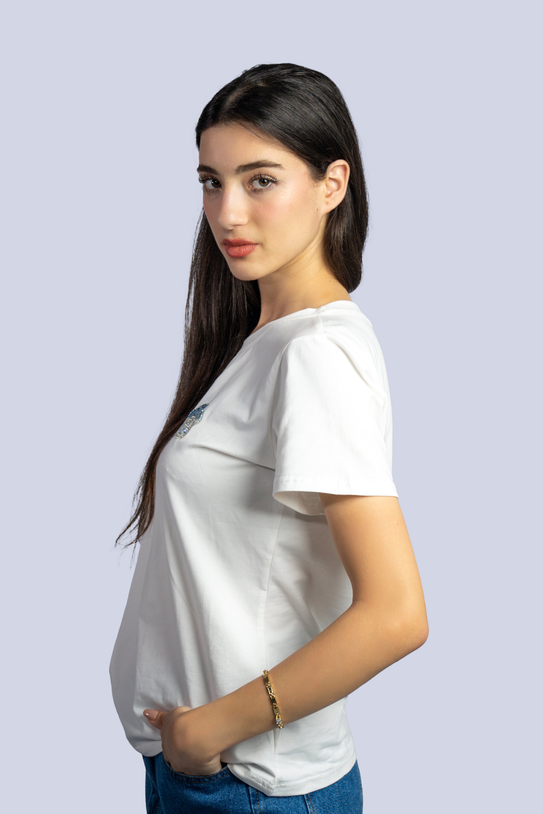 T-shirt noir en strass bleus
