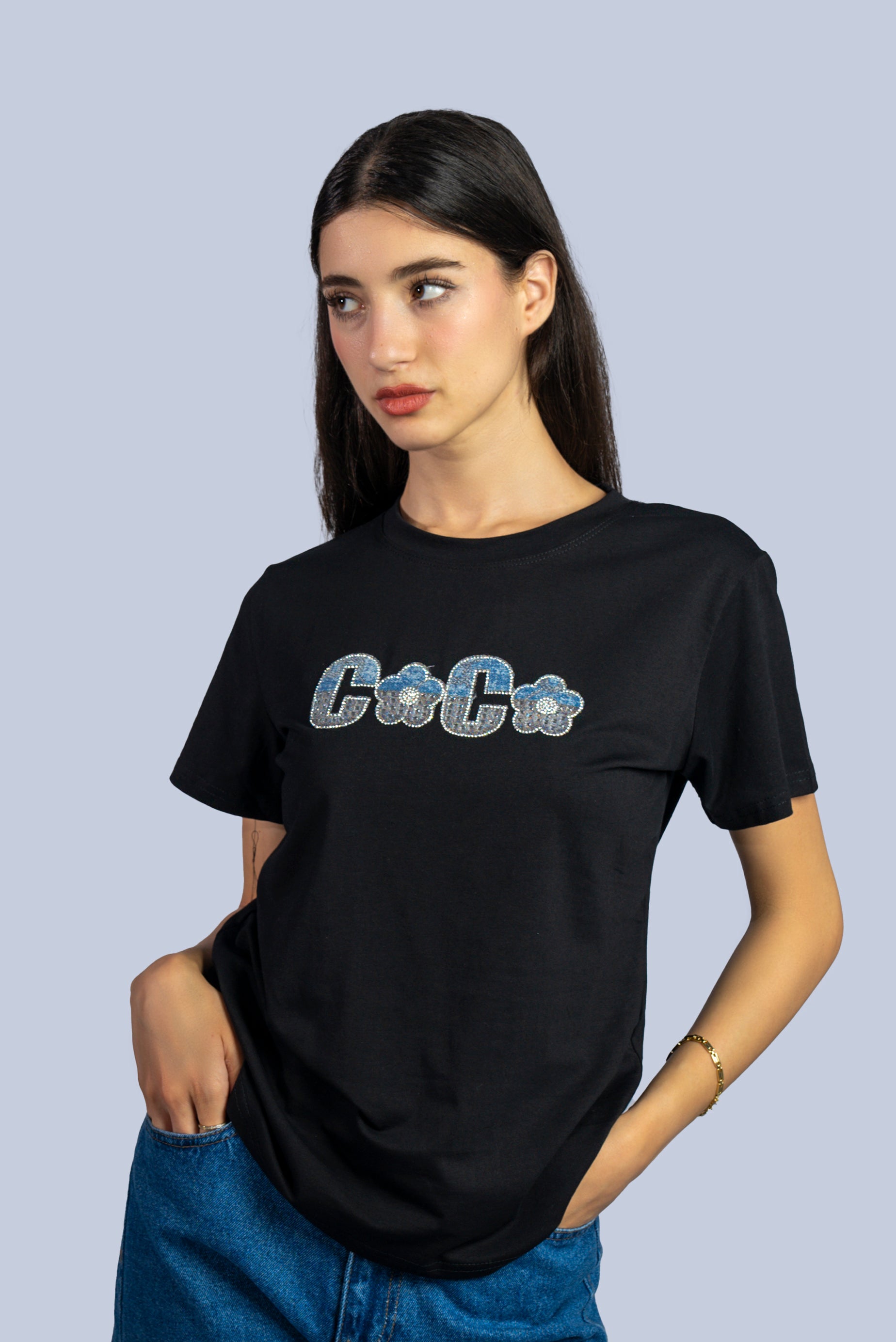 T-shirt noir en strass bleus