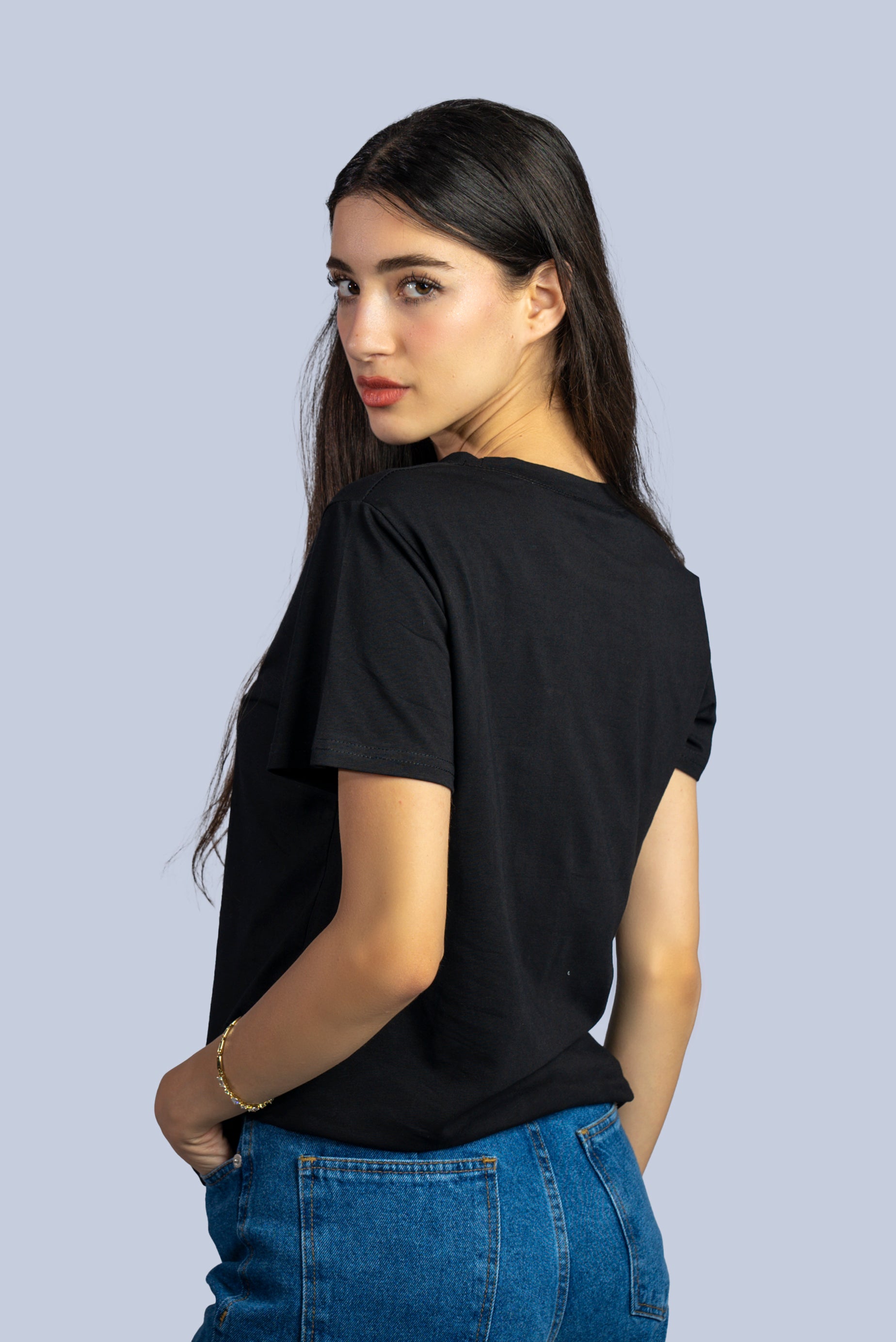 T-shirt noir en strass bleus