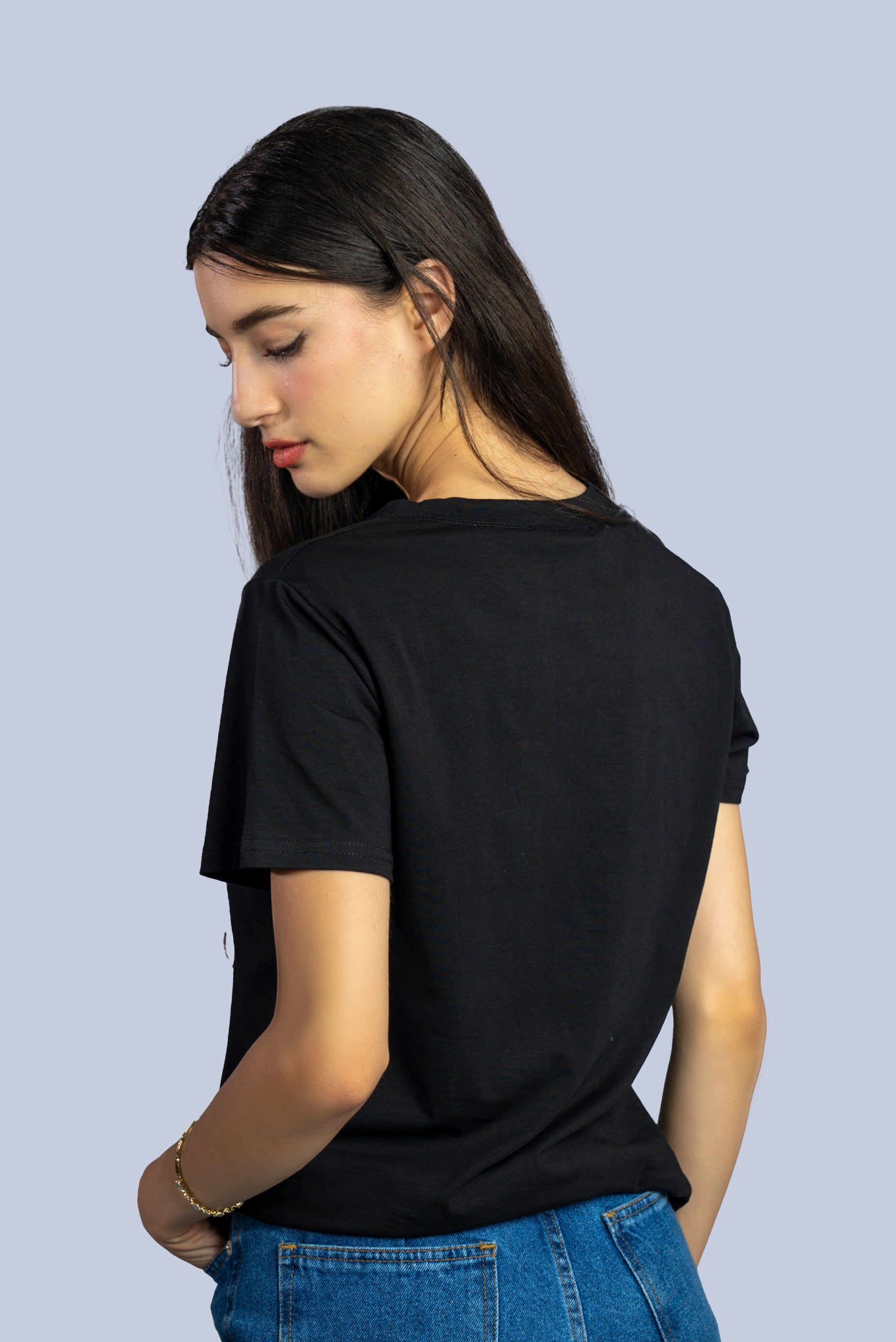 T-shirt noir en strass bleus