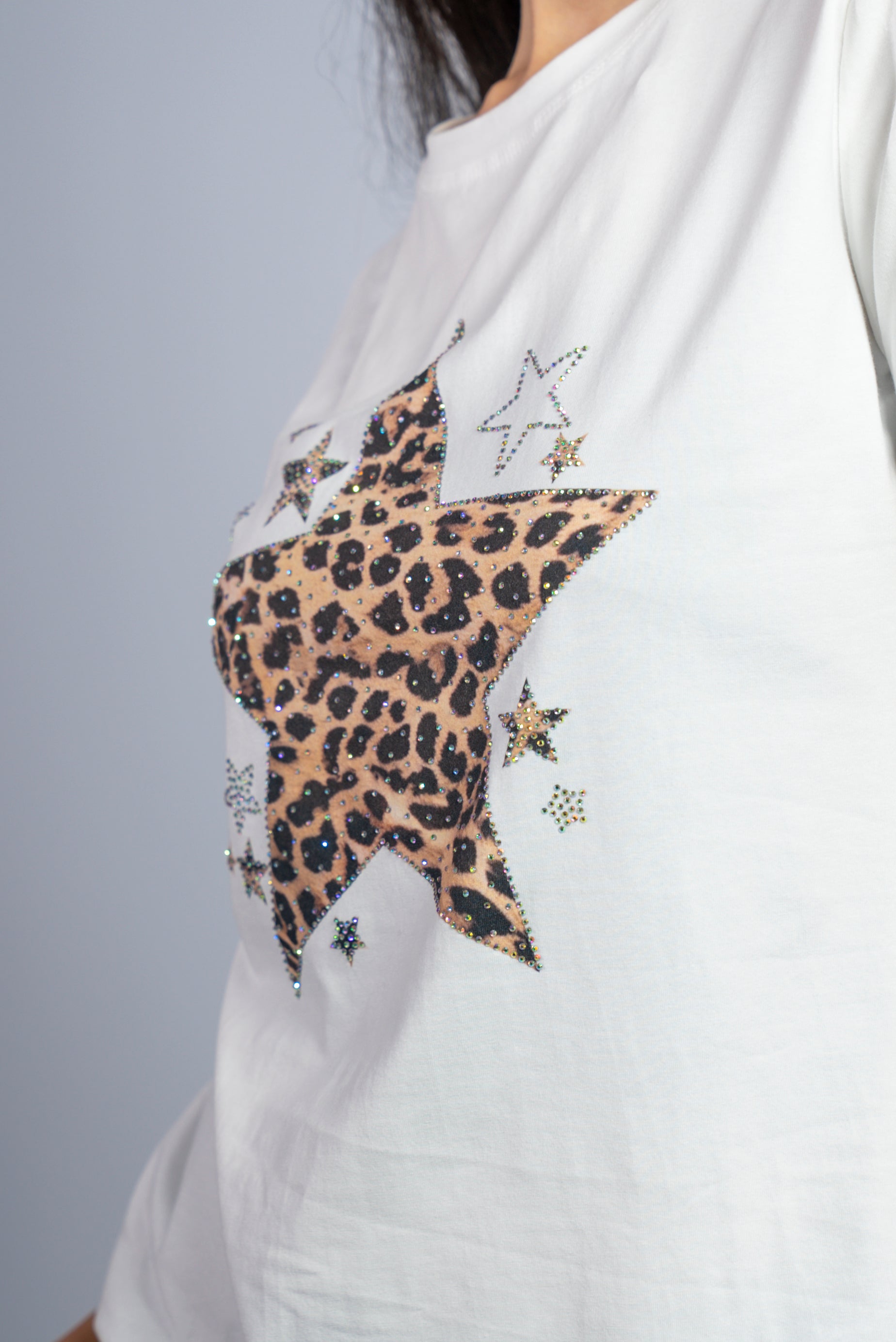 T-shirt  avec étoile imprimée léopard et strass