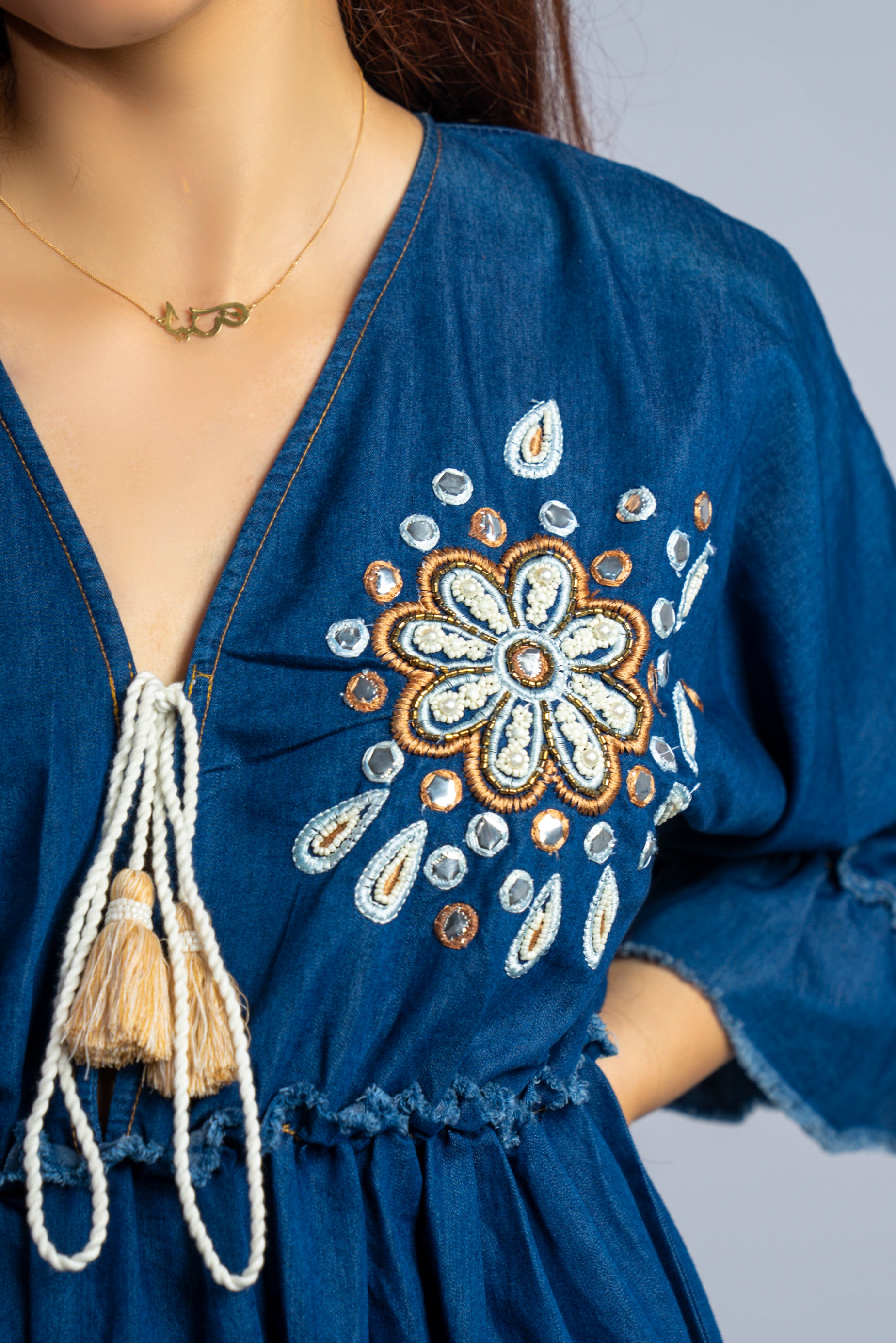 Robe longue en jean à col en V