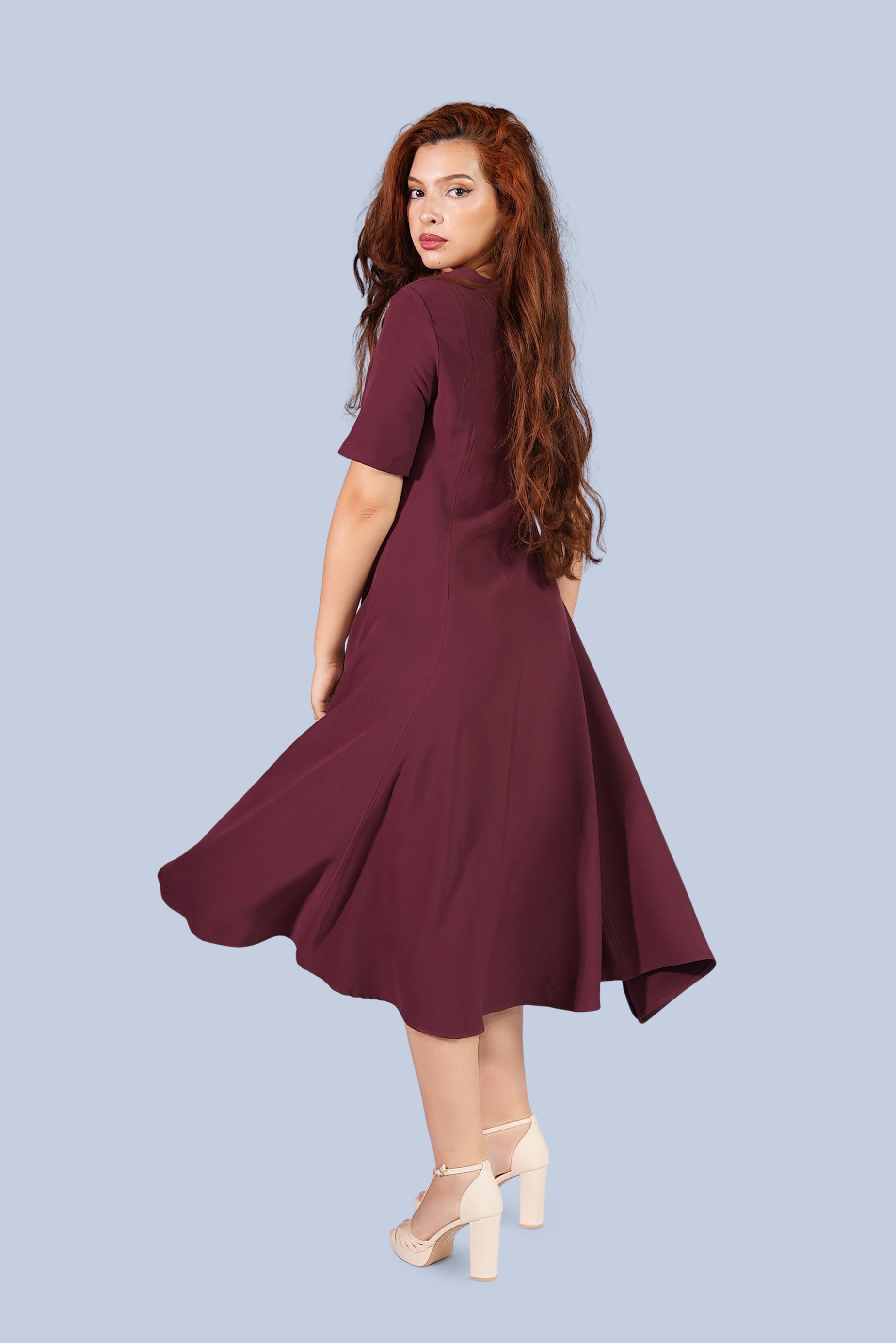 robe minimaliste à manches courtes