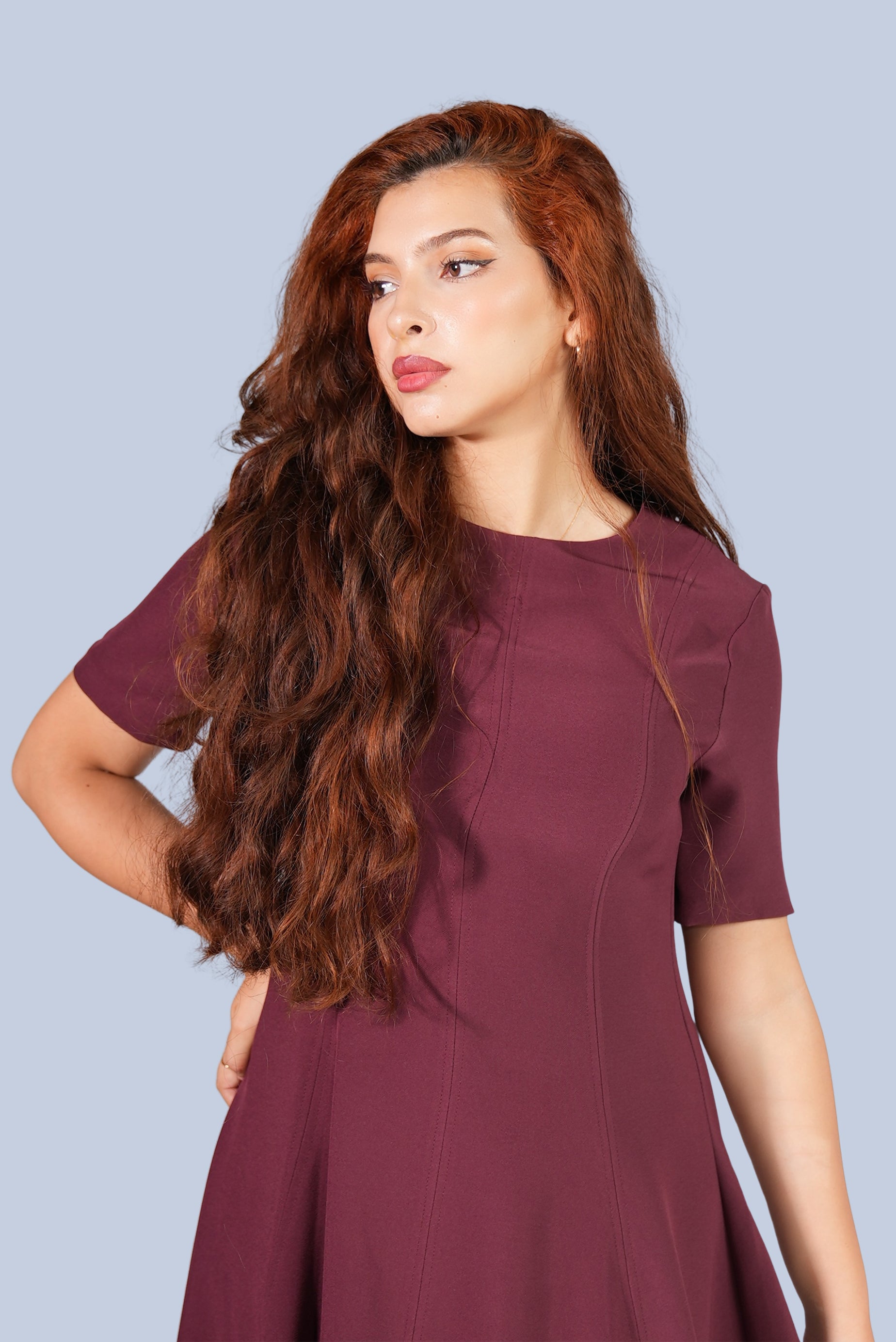 robe minimaliste à manches courtes