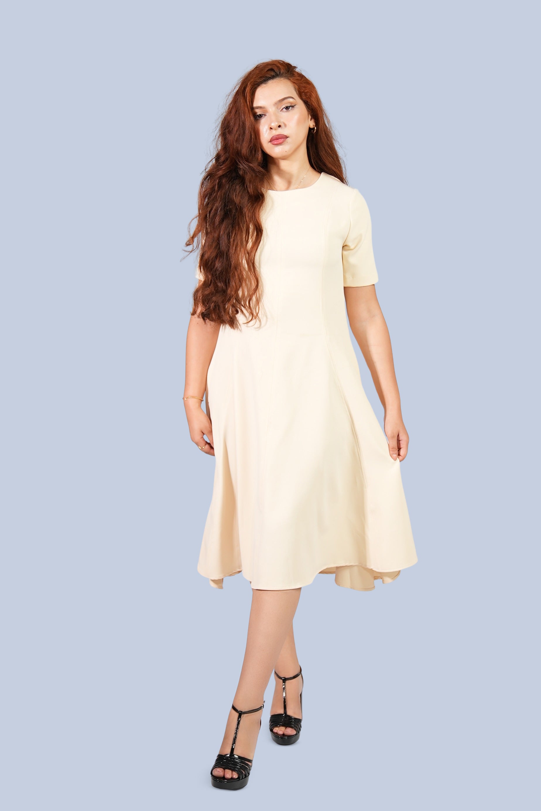 robe minimaliste à manches courtes