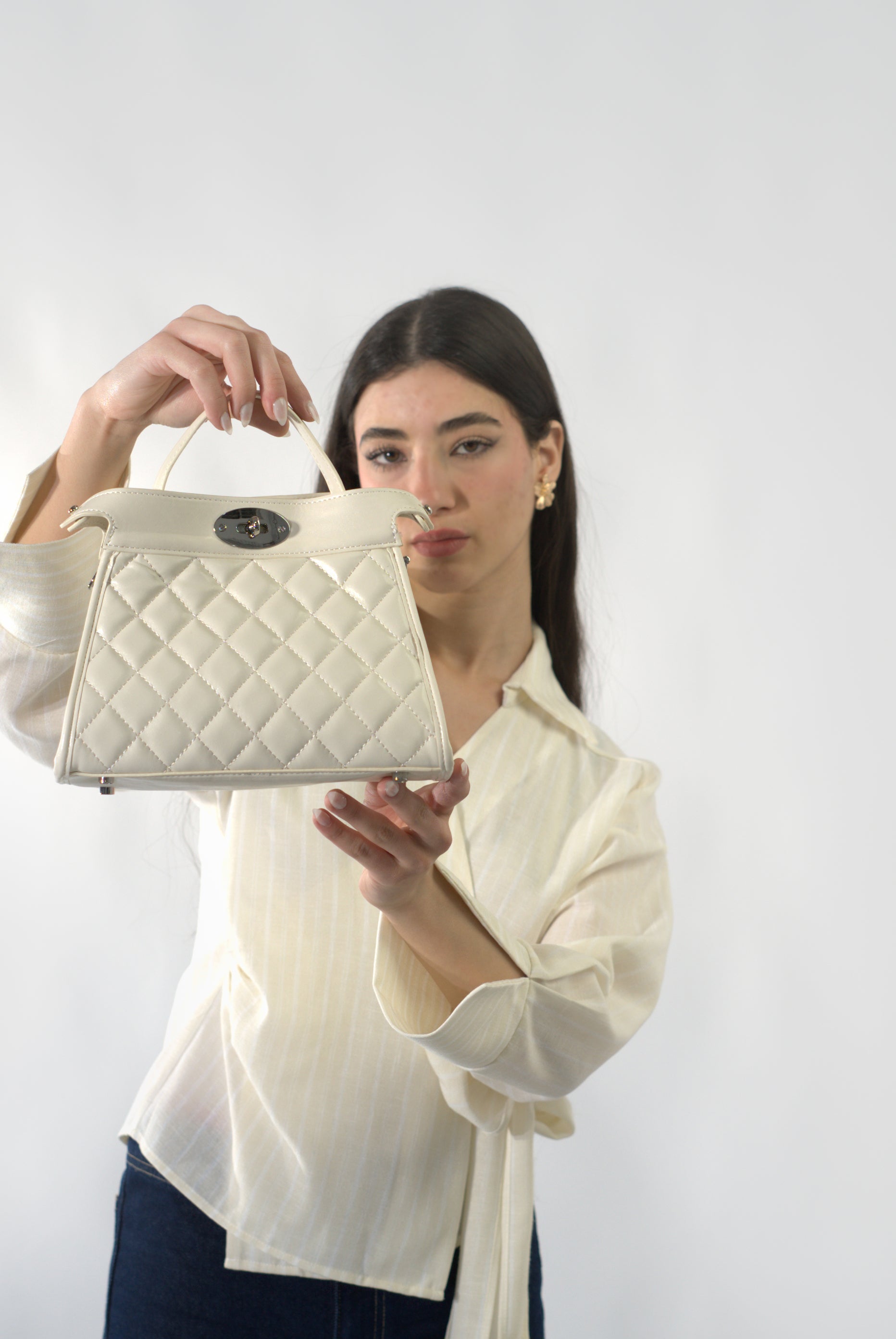 Sac à main élégant en cuir verni beige  (RS SAC 1562)