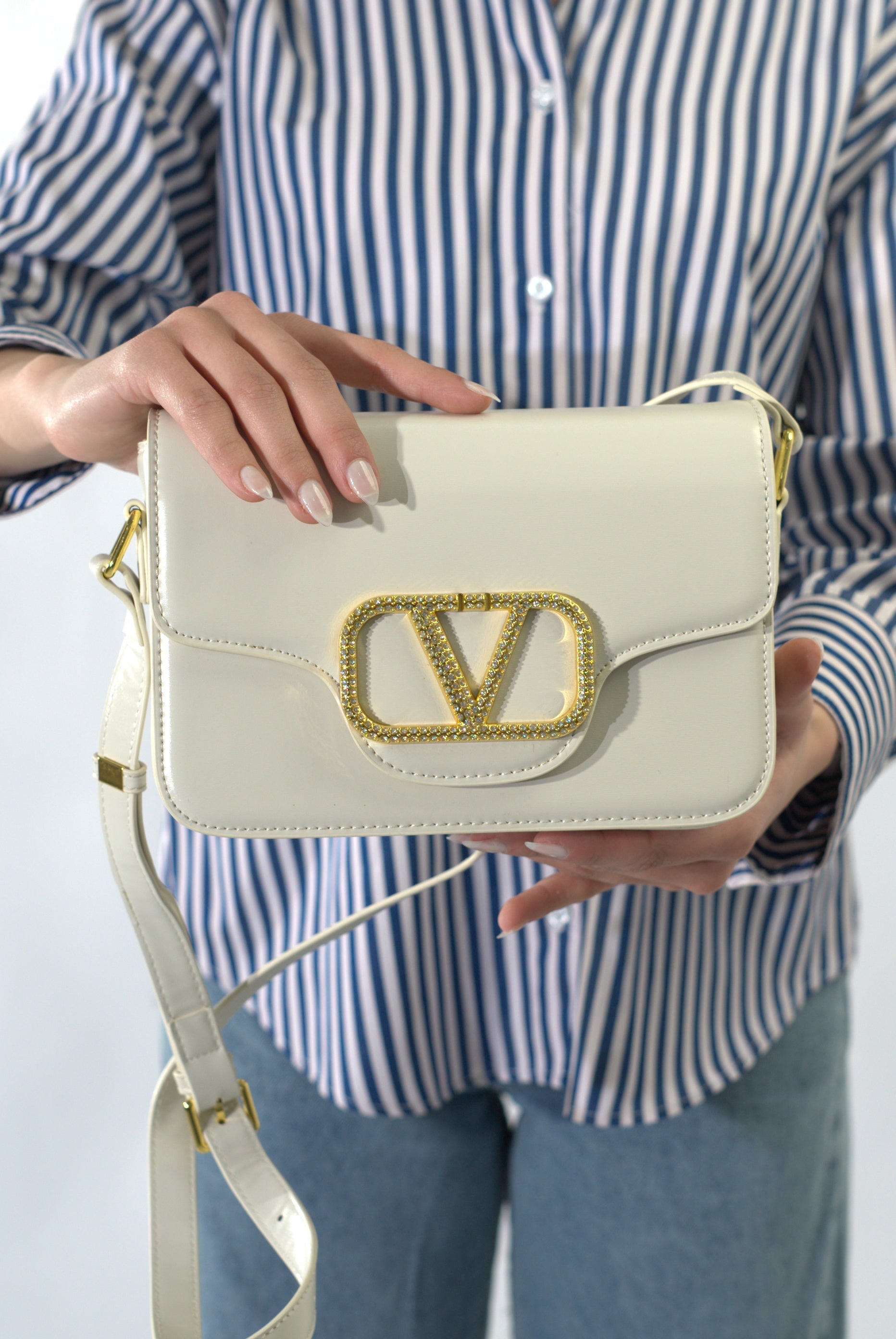 sac en cuir camel orné du mythique logo "V" serti de strass (RS SAC 18829#)