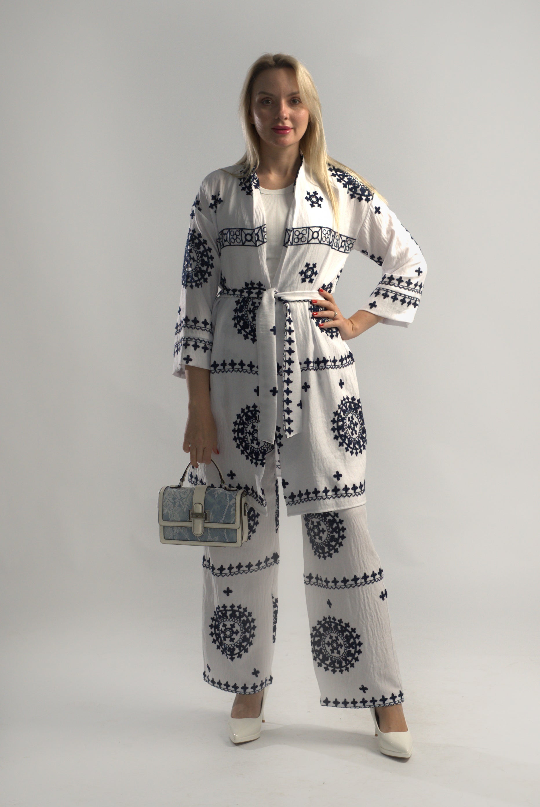 Ensemble kimono à broderie et pantalon large avec ceinture (RS