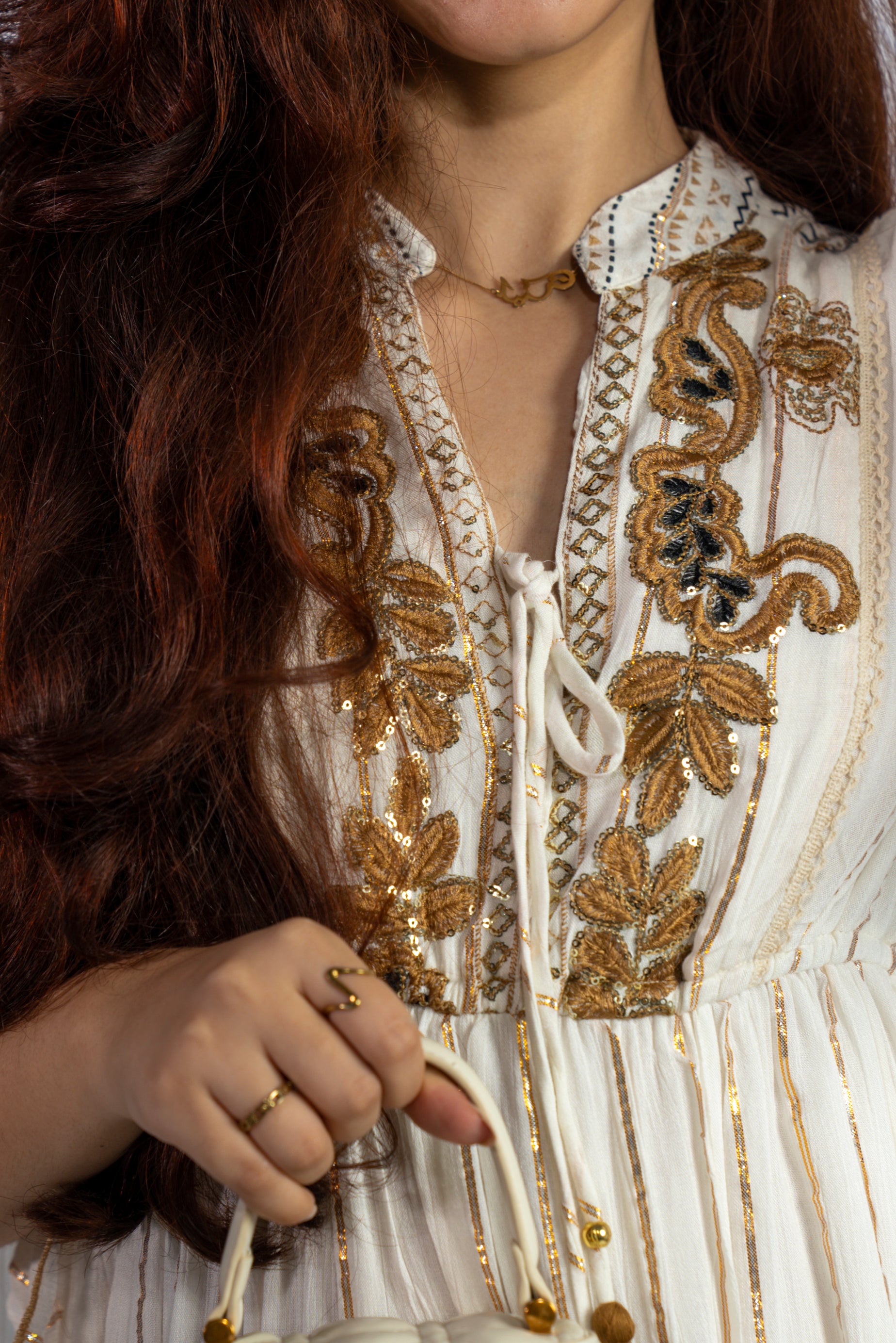 Robe longue blanche à broderies